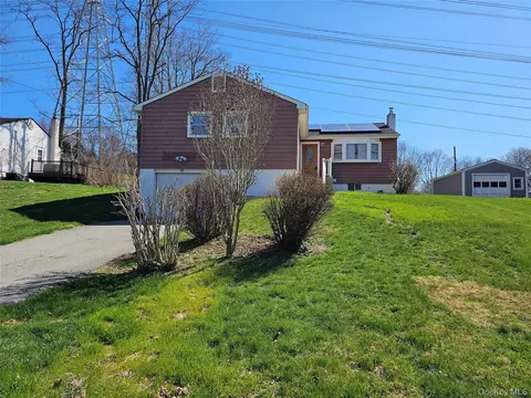 10 Tiger Rd, East Fishkill, NY 12533