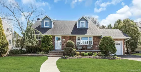 1800 Gormley Ave, Merrick, NY 11566