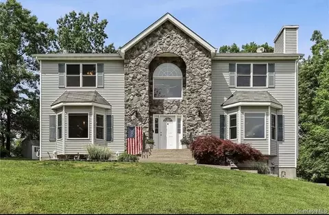 4 Clancy Farms Ct, Stony Point, NY 10980