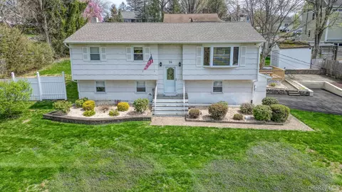 36 Parkway Dr, Yorktown Heights, NY 10598