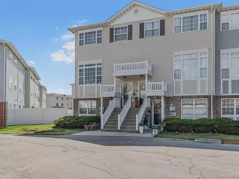 85 Admiral Ct #87, New York, NY 10473