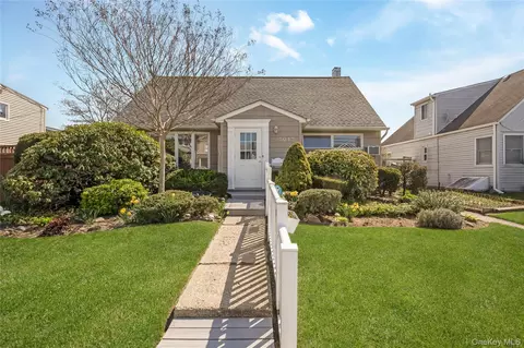 3017 Roxbury Rd, Oceanside, NY 11572