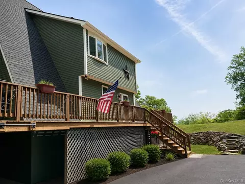 17 Hilltop Ave, Newburgh, NY 12550