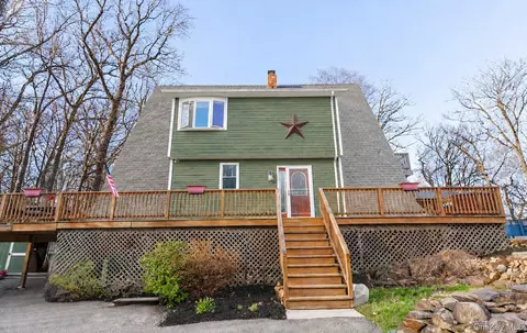 17 Hilltop Ave, Newburgh, NY 12550