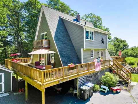 17 Hilltop Ave, Newburgh, NY 12550