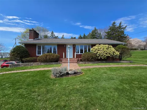 74 Hudson Ter, Marlboro, NY 12542