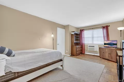 Bedroom - 1840 Crompond Rd #1A4, Peekskill, NY 10566 photo 2 of 3