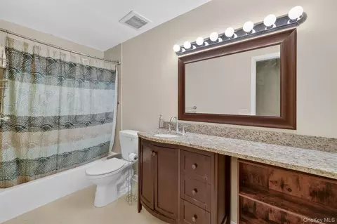 Bath - 1840 Crompond Rd #1A4, Peekskill, NY 10566 photo 1 of 1