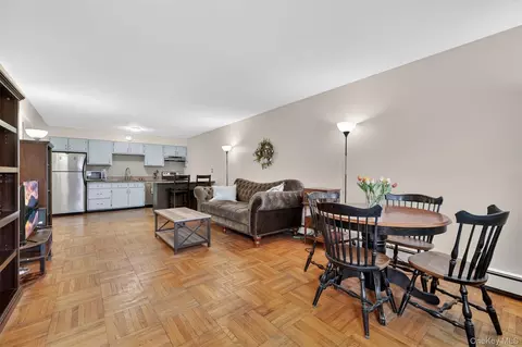 Living - 1840 Crompond Rd #1A4, Peekskill, NY 10566 photo 1 of 5