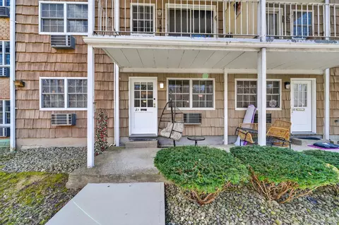 Exterior - 1840 Crompond Rd #1A4, Peekskill, NY 10566 photo 2 of 3