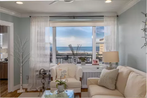 333 E Broadway #4H, Long Beach, NY 11561