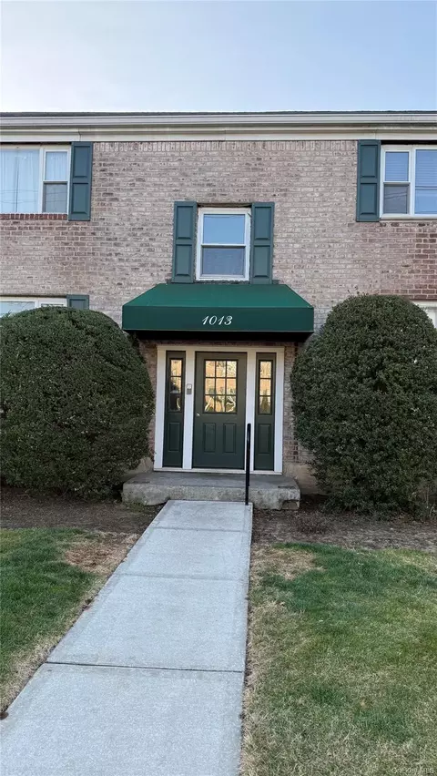1013 Rottkamp St # 1, Valley Stream, NY 11580