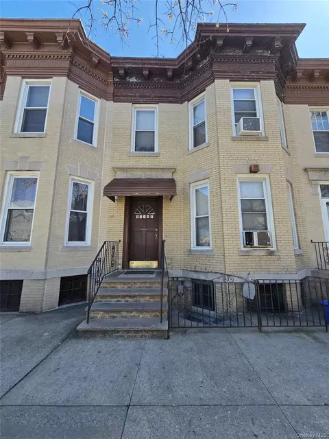 9308 103rd Ave, New York, NY 11417