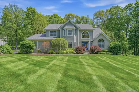 2 Windsor Ln, Cornwall, NY 12518