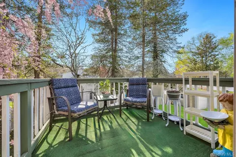 Exterior - 4 Jerome St, Smithtown, NY 11787 photo 6 of 6