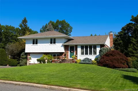 48 Roxbury Dr, Commack, NY 11725