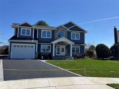 11 Evelyn Ct, Syosset, NY 11791