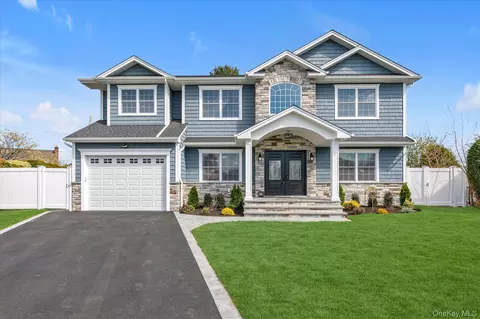 11 Evelyn Ct, Syosset, NY 11791