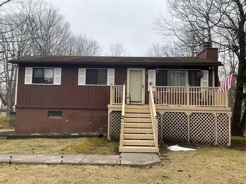 154 Roundhill, Dingmans Ferry, PA 18328