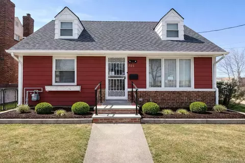 706 Leggett Pl, New York, NY 11357