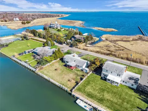 7 Lindner Ct, Brookhaven, NY 11719