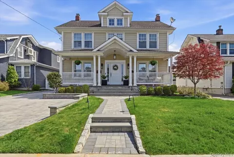 130 Wellington Rd, North Hempstead, NY 11501