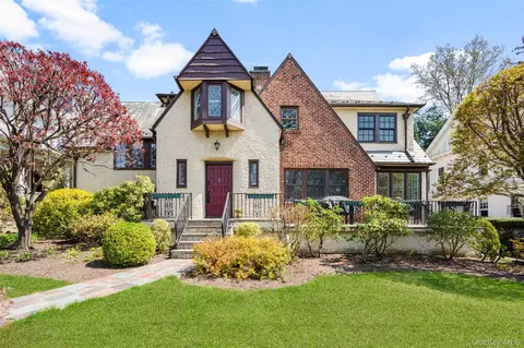 210 Cliff Ave, Pelham, NY 10803