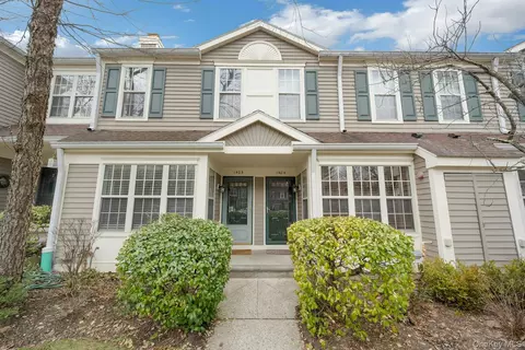 1403 Pondcrest Ln, Greenburgh, NY 10607