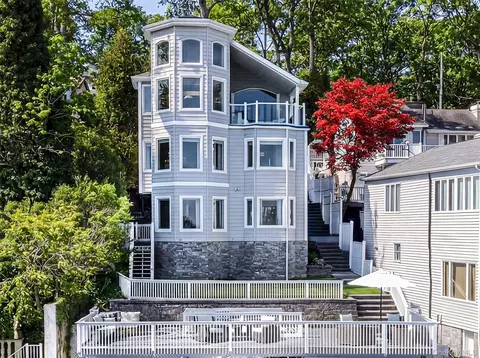 565 Mckinley Ter, Centerport, NY 11721