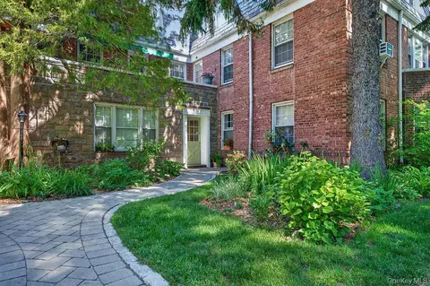 74 Pinewood Rd #1F, Greenburgh, NY 10530