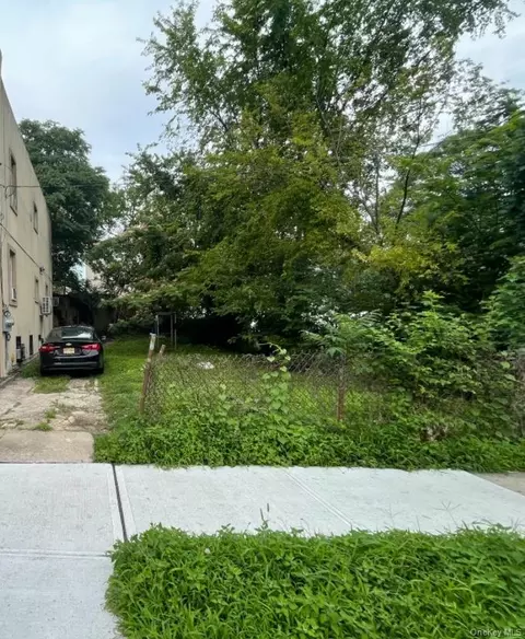 3148 Seymour Ave, New York, NY 10469