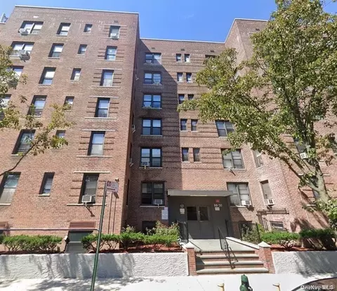 88-30 182nd St #2G, New York, NY 11423