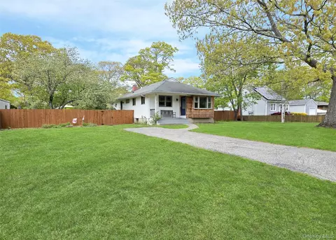70 Woodcut Dr, Mastic Beach, NY 11951