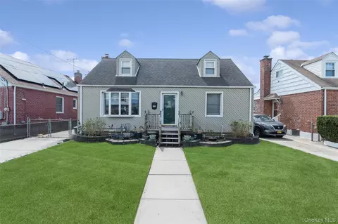 278 Dogwood Rd, Valley Stream, NY 11580