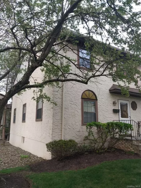 55 Somerset Dr, Ramapo, NY 10901