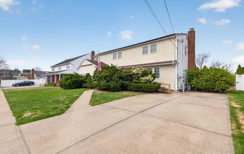 1710 Saint Marks Ave, Merrick, NY 11566