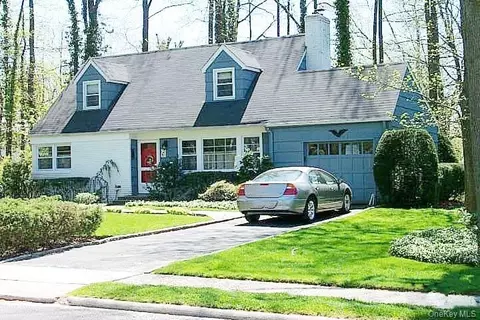 258 Steamboat Rd, North Hempstead, NY 11024