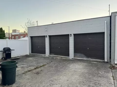 6858 76th St, New York, NY 11379