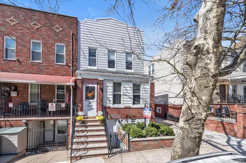 6858 76th St, New York, NY 11379