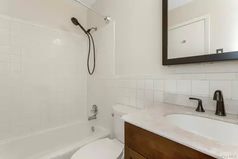 Bath - 10 N James St #N, Peekskill, NY 10566 photo 2 of 2
