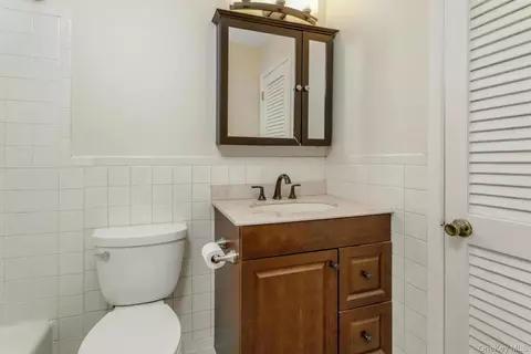 Bath - 10 N James St #N, Peekskill, NY 10566 photo 1 of 2