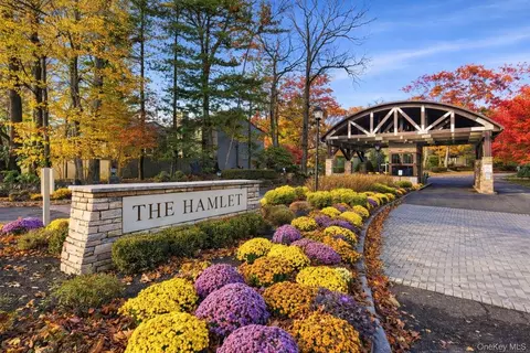 129 Golf View Dr #129, Jericho, NY 11753