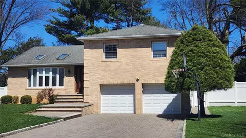 51 Ivy Dr, Jericho, NY 11753