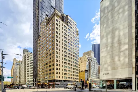 77 W 55th St #15G, New York, NY 10019