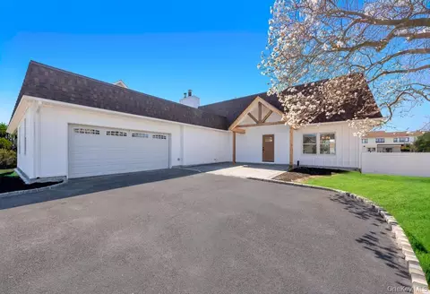 66 Lighthouse Rd, Babylon, NY 11702