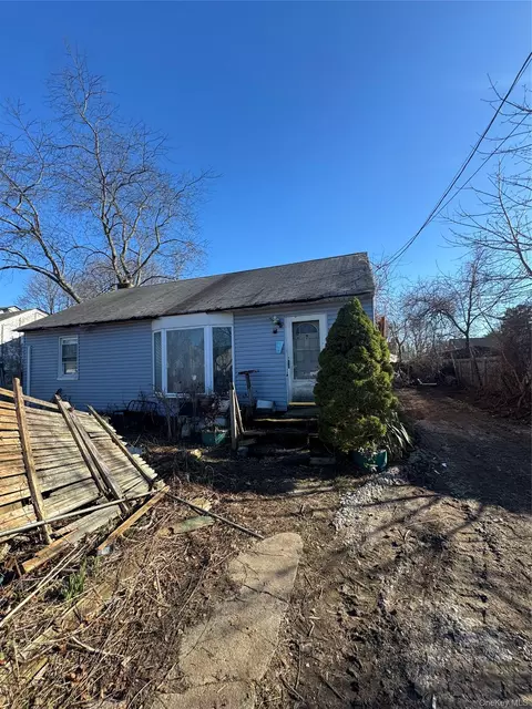 74 Davidson St, Wyandanch, NY 11798