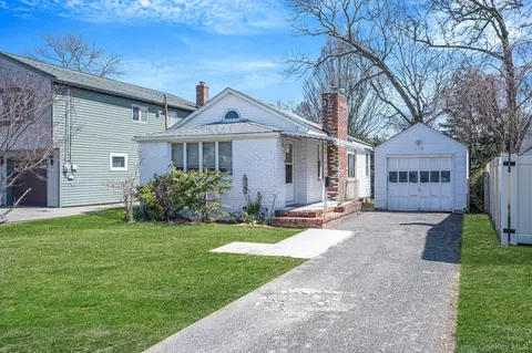 170 Beachview St, Copiague, NY 11726