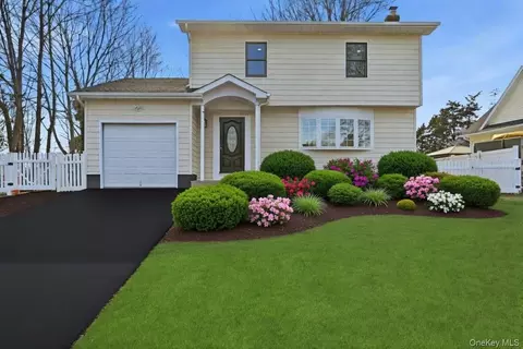 10 Curlin Ln, Saint James, NY 11780