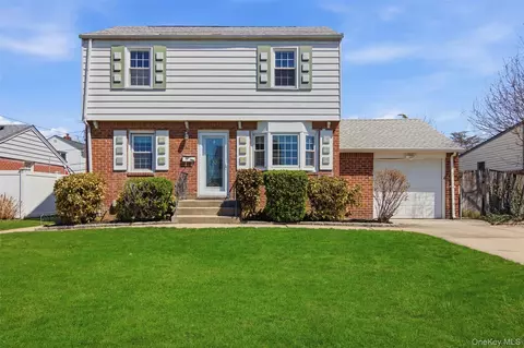 2295 3rd St, East Meadow, NY 11554