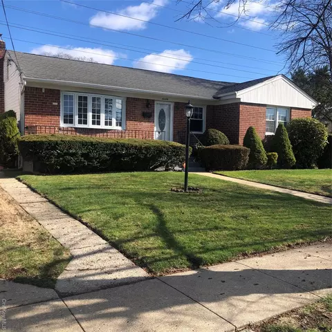 70 Martin Rd N, Bethpage, NY 11714